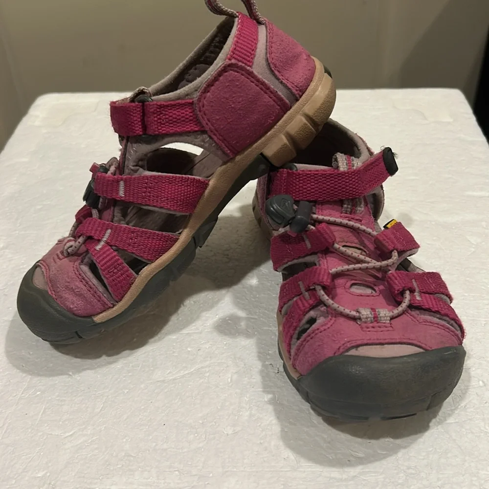 Keen preloved out sandal